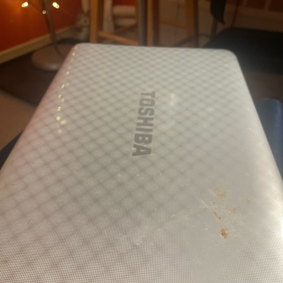 Toshiba laptop - Picture 2 of 4